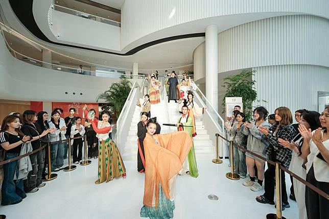 People watch a performance of traditional Chinese costumes at a center for popular culture in Baoshan of east China's Shanghai, Oct. 2, 2024. (Xinhua/Wang Xiang)