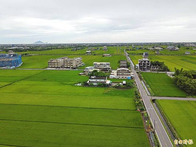 農委會副主委陳駿季表示，台灣農地愈來愈貴的原因很複雜，其中之一是很多人購買農地是為了蓋農舍。示意圖。(資料照)