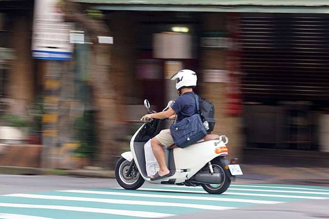 一名機車騎士無故被雲林警方攔下。（示意圖／李義章攝）