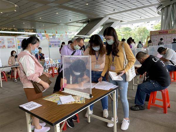 不少民眾會把勞工保險跟就業保險搞混，勞工請領失業給付的同時，可以兼職，只要月收入不超過基本工資即可。（圖片來源／高市府勞工局）