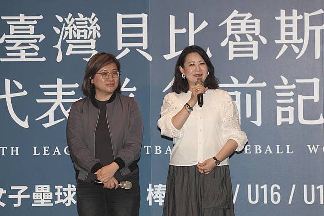 2025台灣貝比魯斯聯盟台灣代表隊行前記者會9日在 台北花園大酒店舉行，民進黨立委吳思瑤（右）、陳 培瑜（左）期許選手爭取好成績。 中央社記者吳家昇攝 114年6月9日