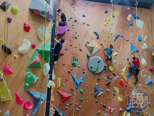 攀岩是結合肌肉訓練與挑戰樂趣的運動。