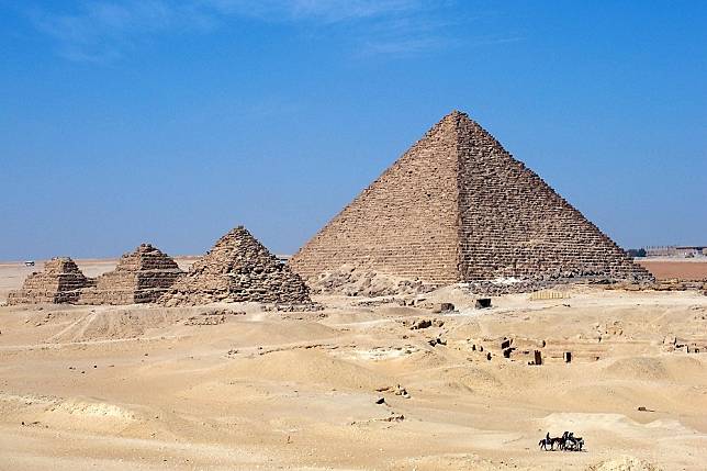 （2010 © Anna Hesser , Pyramids @ Flickr, CC BY-SA 2.0.）