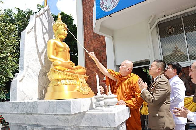 ครบรอบ 30 ปี สน.วังทองหลาง จัดพิธีเบิกเนตร ”พระพุทธชยันตี” ปางสมาธิ หน้าตัก 30 นิ้ว