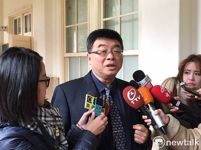 邱毅指金溥聰炮轟黨內同志，就是個標準太監，還裝模作樣想扮太后。 圖：新頭殼資料照片