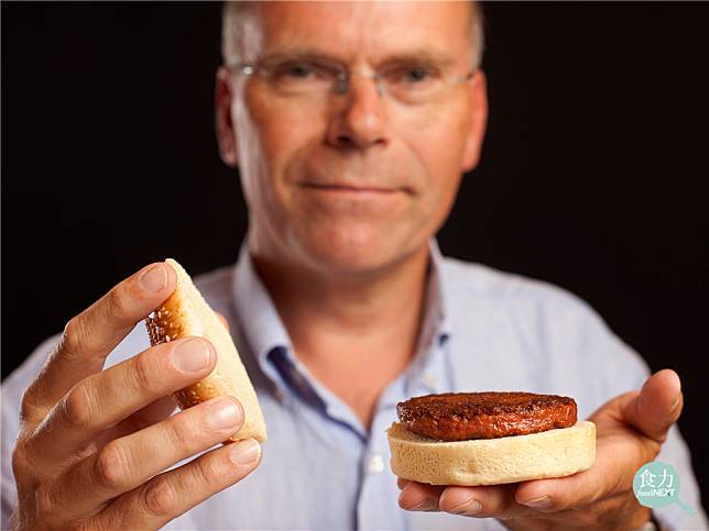 荷蘭馬斯垂克大學教授Mark Post在2013年發明了全球第一個培養肉，如今荷蘭也將成為歐洲第一個允許消費者試吃培養肉品的國家。