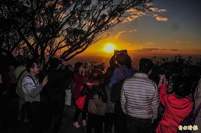 被CNN評為世界12大絕美落日的墾丁國家公園「關山風景區」。(資料照，記者蔡宗憲攝)