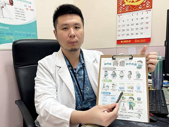 醫師提醒，夏天高溫炎熱，容易流汗，如果待冷氣房水分補充不足，容易造成排便困難，誘發痔瘡。（圖：李綜合醫院提供）