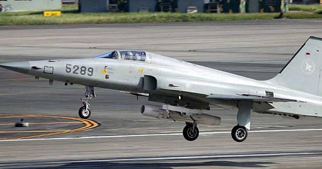 F-5E墜海／F-5E戰鬥機再失事！2飛官跳傘失聯搜救中　在台服役逾40年「22名飛官殉職」