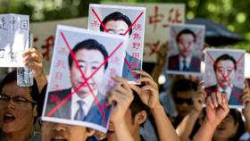 中國在2012年的全國性反日示威中，中國民眾舉著當時日本總理野田佳彥的牌子，高喊殺死日本鬼子。路透社