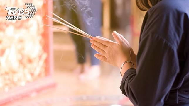 婆家在孩子面前詛咒媳婦。（示意圖／shutterstock達志影像）