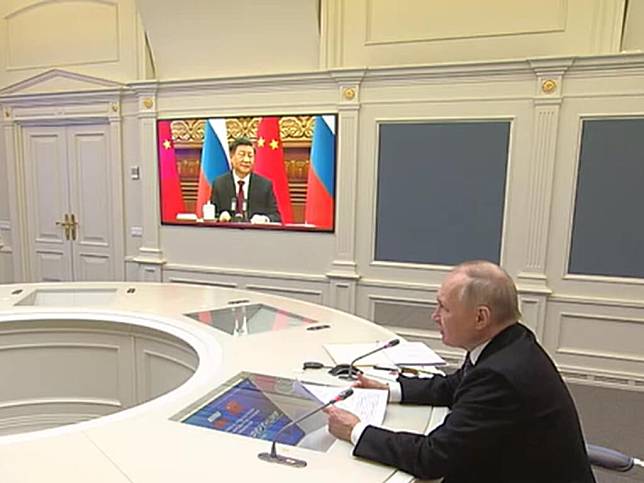 中國國家主席習近平（左）30日和俄羅斯總統蒲亭（右）舉行視訊會晤。   圖：取自俄羅斯總統府網頁kremlin.ru