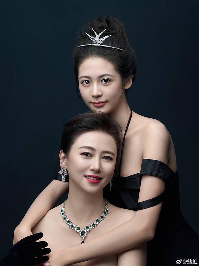 女兒劉蒔被封「最美星二代」， 翁虹受訪時表示演藝圈不差她一個。（圖／取自翁虹微博）