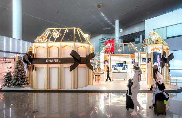 Shinsegae Duty Free unveils the largest Chanel Winter Tale podium