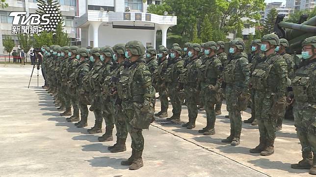 行政院會今通過《兵役法》修正草案，遺族得比照國軍退除役官兵遺眷，由退輔會依相關法令照顧。（示意圖／TVBS）