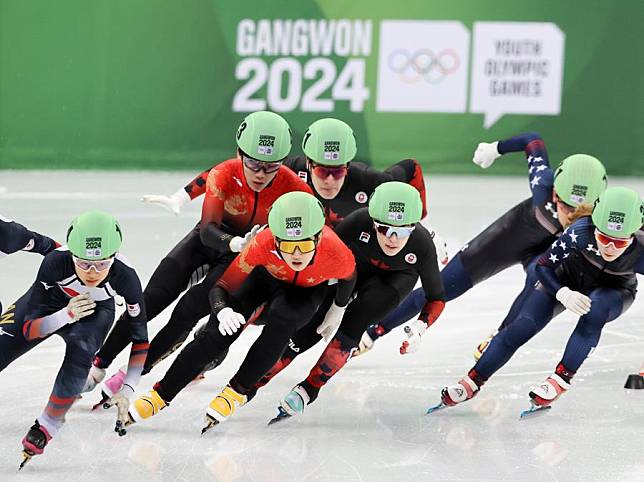 Zhang Xinzhe (2nd L) and Li Jinzi (3rd L) of team China compete during the short track speed skating mixed team relay final A at the Gangwon 2024 Winter Youth Olympic Games in Gangneung, South Korea, Jan. 24, 2024. (Xinhua/Yao Qilin)