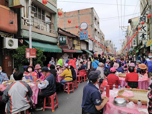 彰化縣永靖街千人宴湧現近3千人潮謝平安