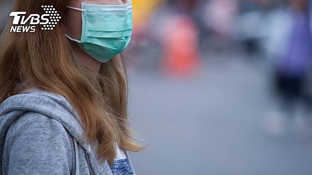 新冠肺炎疫情蔓延，口罩成為搶手物資。(示意圖／TVBS)