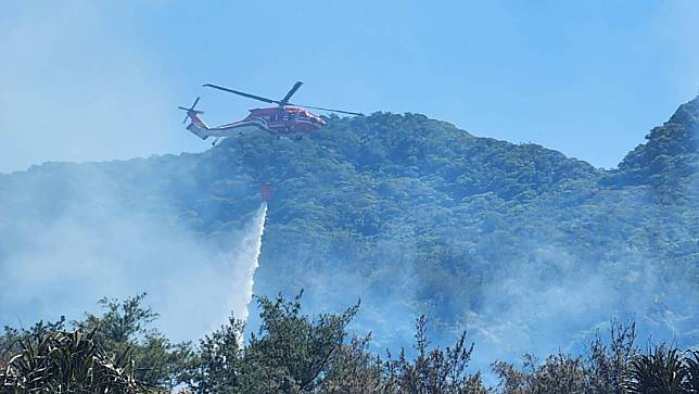 綠島火燒山 ，綿延13公頃 。空勤總隊提供