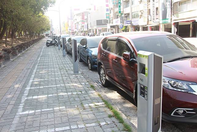 大年初4起，台南市路邊停車格位恢復收費。（記者林雪娟攝）
