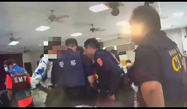 台南安平某社區大樓日前發生住戶大會打架糾紛，警方據報迅速到場查處