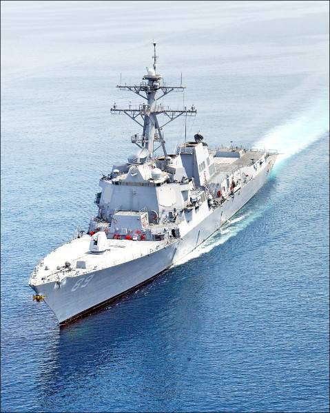 路透20日引述美方官員報導，美國正考慮再次派作戰艦艇通過台灣海峽。圖為今年七月航經台灣海峽的美國軍艦DDG89。(圖取自美國海軍官網)