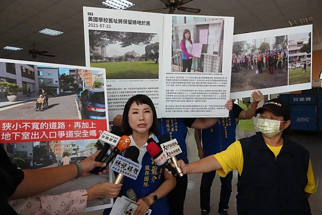 立法委員謝龍介服務處執行長童小芸痛批市府管理不力、建商漠視民意，蓋房子霸王硬上弓。（記者陳俊文攝）