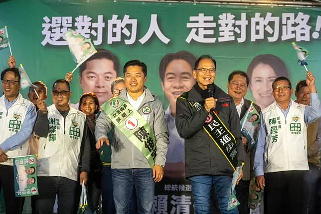 游錫堃多次以立法院長身分，幫民進黨候選人站台。（圖／翻攝游錫堃臉書）
