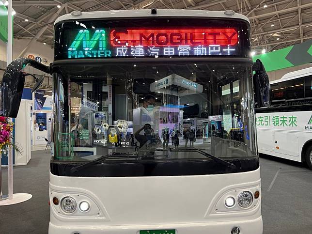 竹市先導公車預計引進10輛電動公車，採全電動公車營運，並整合182路公車及園區巡迴巴士。(記者曾芳蘭攝)
