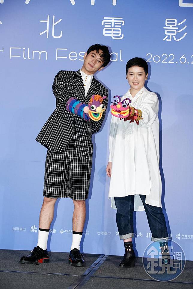 劉冠廷（左）與導演阮鳳儀（右）為台北電影節廣告同台合作。