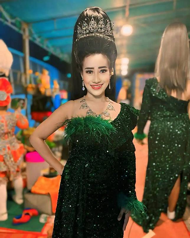 หนูรัตน์ เล่นลิเก