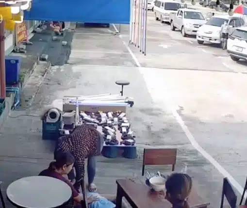 พลเมืองดีเข้ามาช่วยหลังโน๊ต สินชัย วูบล้มหน้ากระแทกพื้น