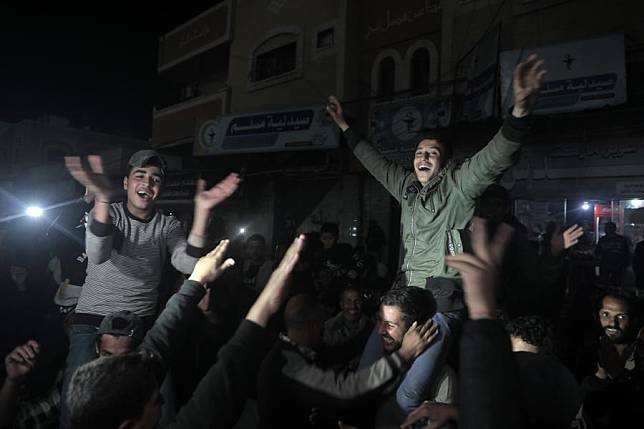 Palestinians react to news on a ceasefire deal with Israel, in Deir al-Balah, central Gaza Strip, Jan. 15, 2025. (Photo by Rizek Abdeljawad/Xinhua)