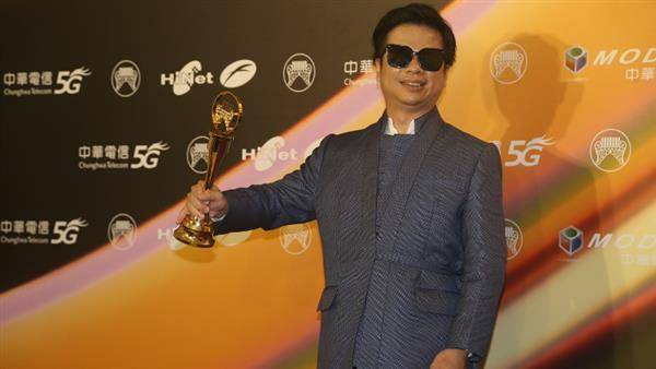 「鋼琴詩人」王俊傑，獲得第33屆最佳台語男歌手獎。取自台視