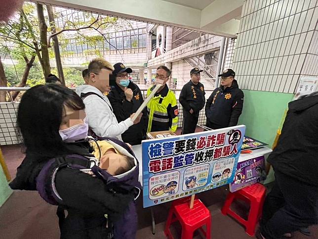 汐止樟樹國小35年校慶園遊會，汐止警分局為維護轄內校園活動安全，執行交通疏導及維護校園周邊環境安全。（汐止警分局提供）