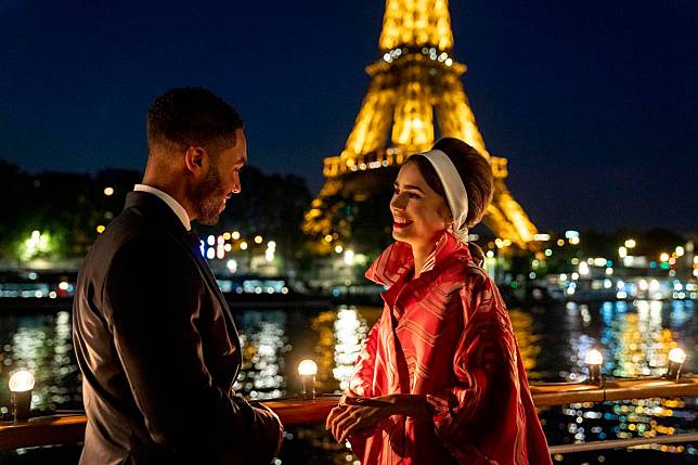 儘管劇情本身引發不少批評的聲浪，但《艾蜜莉在巴黎》依然充滿了浪漫的安排，成為觀眾逃避現實的夢境。（Netflix提供）