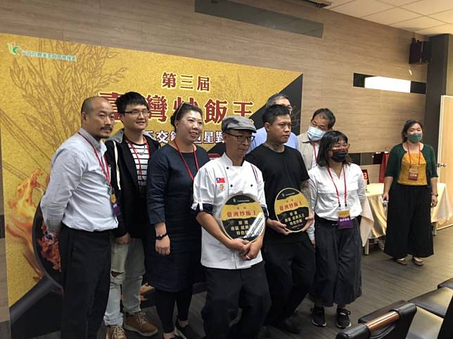 台灣炒飯王爭霸賽南區區域賽選出五強，均炒出美味的飯，將進軍全國賽。（記者張淑娟攝）