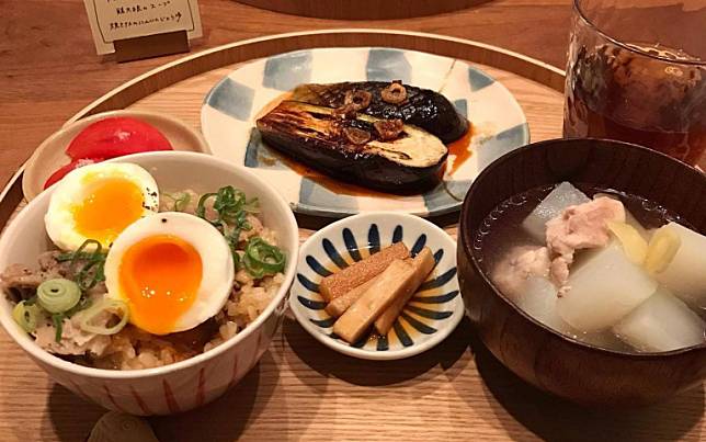 料理小白也可以輕鬆學會的電鍋料理「薑燒豬肉炊飯」