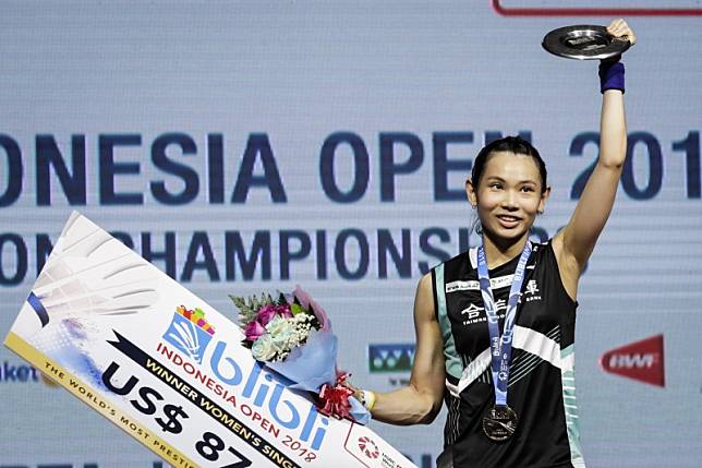 戴資穎是今年羽球選手中獎金最多的球員。圖為戴資穎在印尼公開賽奪冠。(資料照，歐新社)