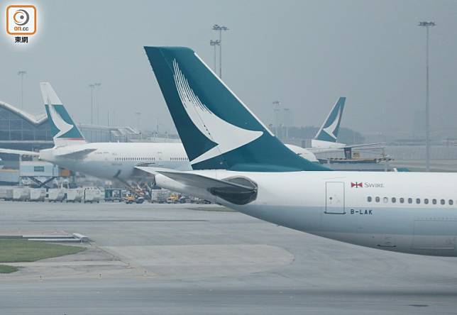 3宗輸入個案坐國泰航空來港，國泰要為涉事客機消毒。(資料圖片)