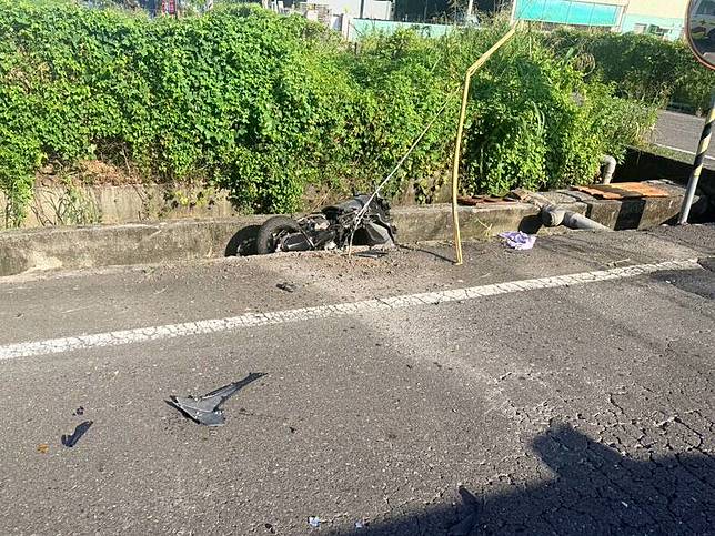 竹田鄉平安路與永興路今天發生嚴重車禍。(警方提供)