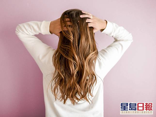 營養師指頭髮應趁早保養，減慢掉髮等問題發生。unsplash圖片