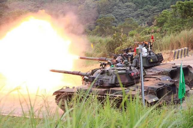 聯合兵種營戰車連實施戰車砲射擊。(軍聞社提供)