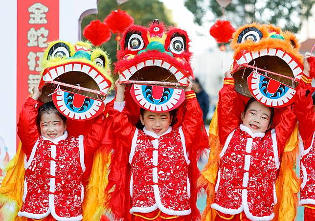 Children try lion dance at a kindergarten in Huangshan City, east China's Anhui Province, Jan. 17, 2025. Various activities were held across the country to welcome the upcoming Chinese New Year, or Spring Festival, which falls on Jan. 29 this year. (Photo by Shi Yalei/Xinhua)