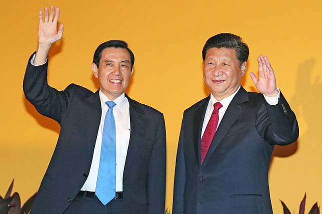 前立委蔡正元認為，中國領導人習近平（右）此次和前總統馬英九（左）見面其實不算破例，也無關橄欖枝或「哀的美敦書」。（資料照，林瑞慶攝）
