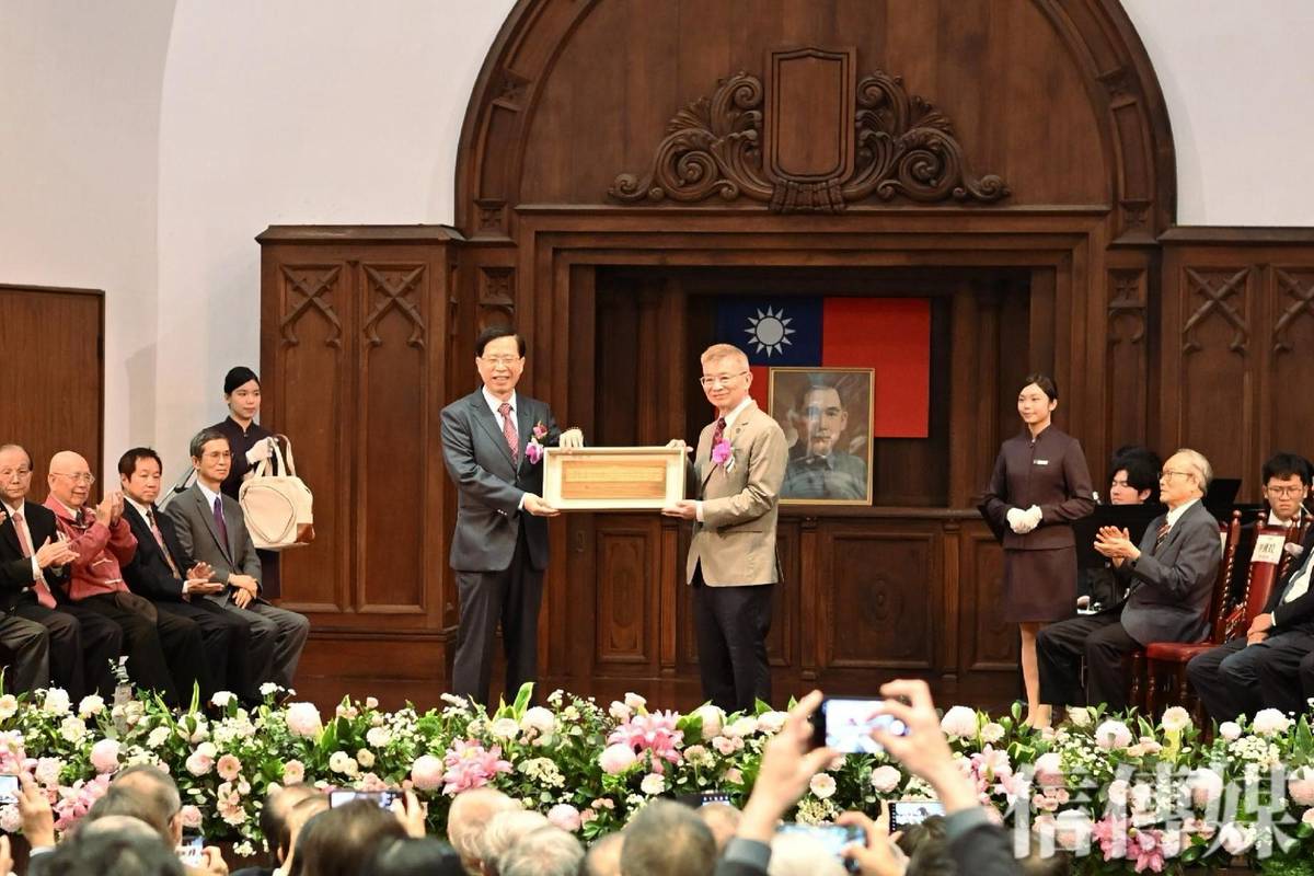臺師大第15任校長宋曜廷交接上任 王金平、曾志朗、黃昆輝、黃榮村等重量級來賓觀禮 | 信傳媒 | LINE TODAY