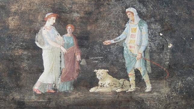 龐貝考古公園2024年4月11日公布新出土的宴會廳和廳裡的壁畫照片。這幅壁畫描繪斯巴達王后海倫與特洛伊王子帕里斯第一次見面的場景。路透社