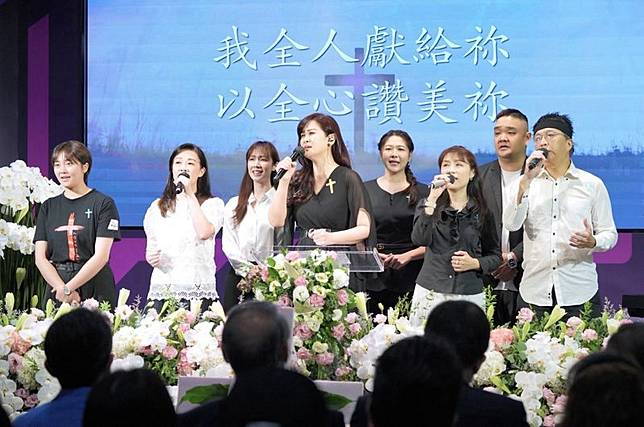 兩房媳婦送長輩最後一程。藝起發光、藝之星教會提供