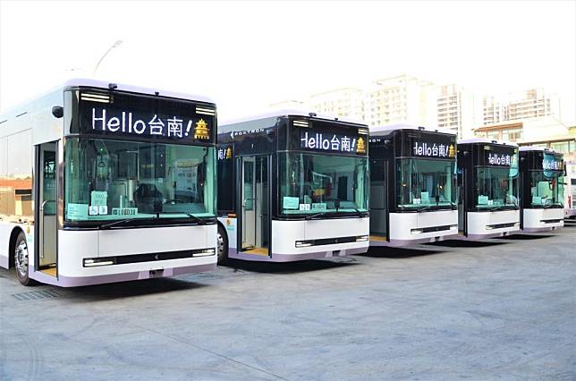 俗稱「便當鐵盒」公車的MODEL T十五台電動公車交車，即將正式亮相上路。 （翻攝自「運轉台南好交通」臉書）