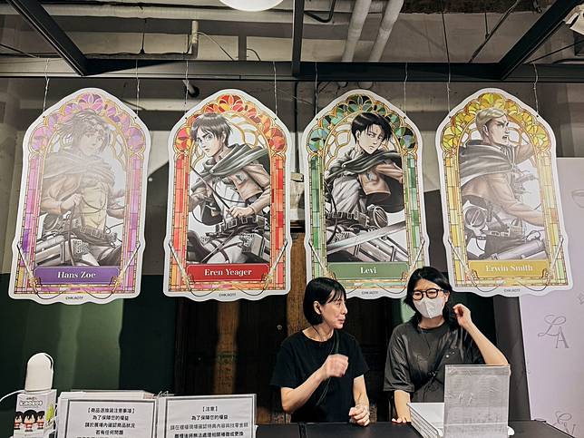 現場特別準備專屬限量特典，民眾凡於活動期間購買指定商品單筆滿770元，即可隨機獲得。（記者古可絜攝）